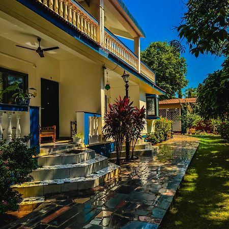 1Bhk Suites With Kitchen & Pool By Goaround Homes At Vagator Exterior photo