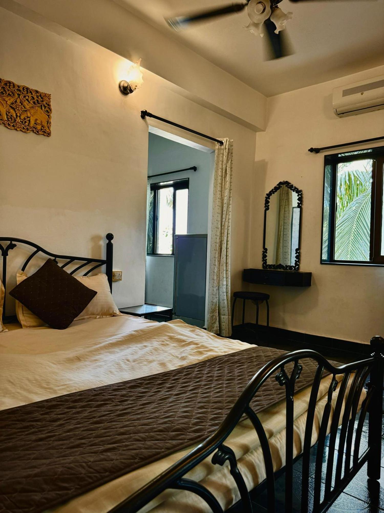 1Bhk Suites With Kitchen & Pool By Goaround Homes At Vagator Exterior photo