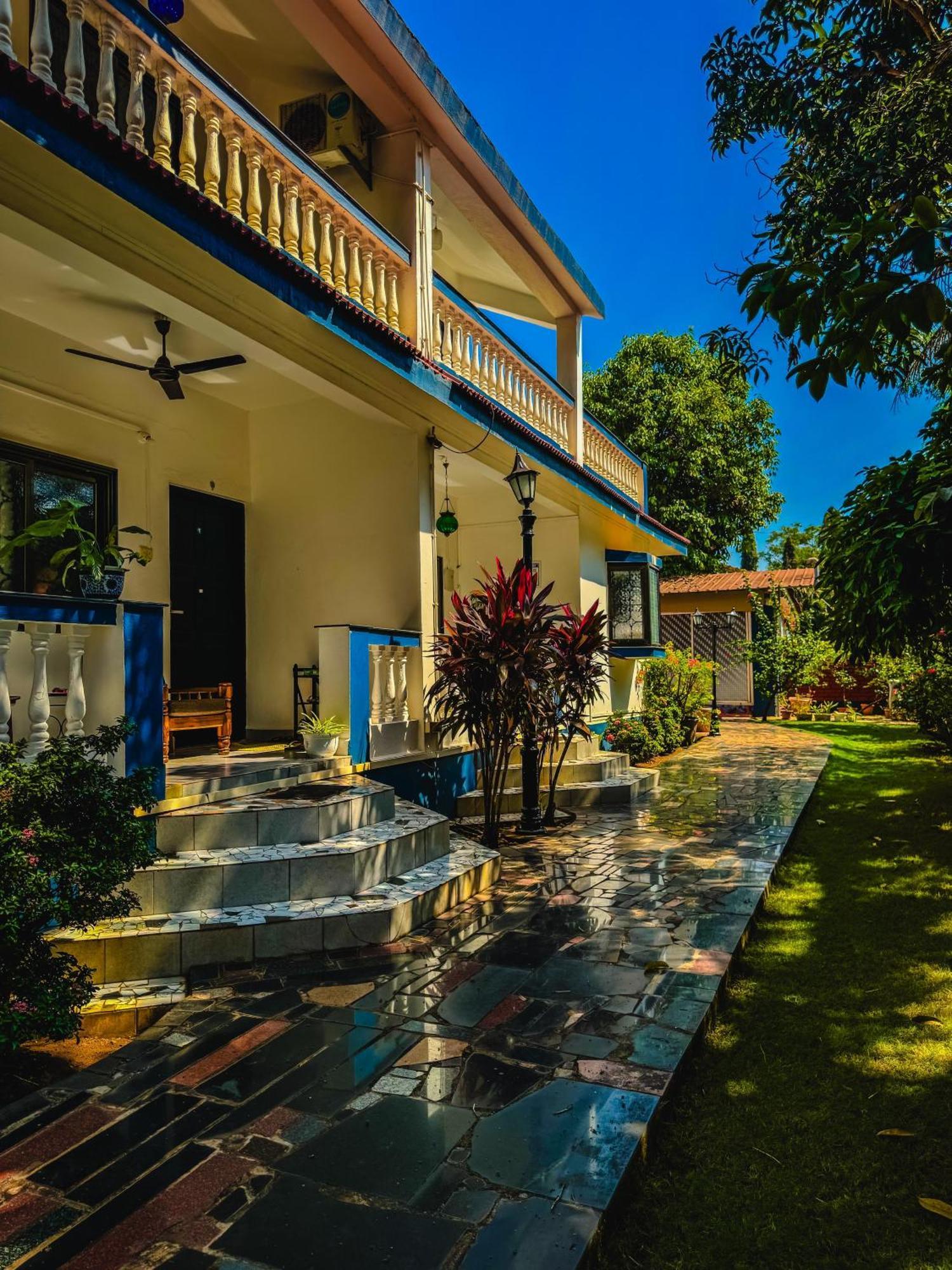 1Bhk Suites With Kitchen & Pool By Goaround Homes At Vagator Exterior photo
