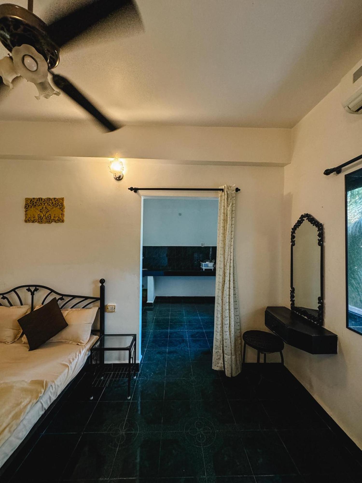 1Bhk Suites With Kitchen & Pool By Goaround Homes At Vagator Exterior photo