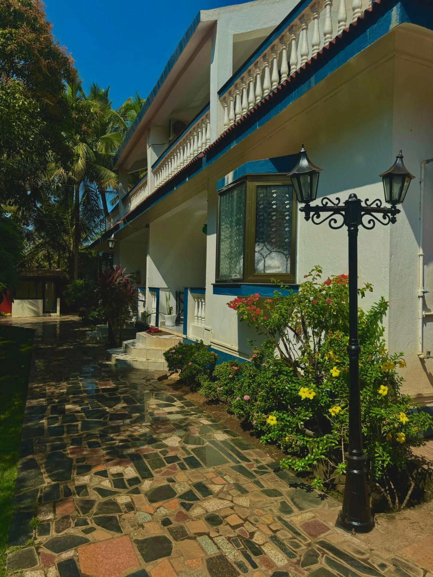 1Bhk Suites With Kitchen & Pool By Goaround Homes At Vagator Exterior photo