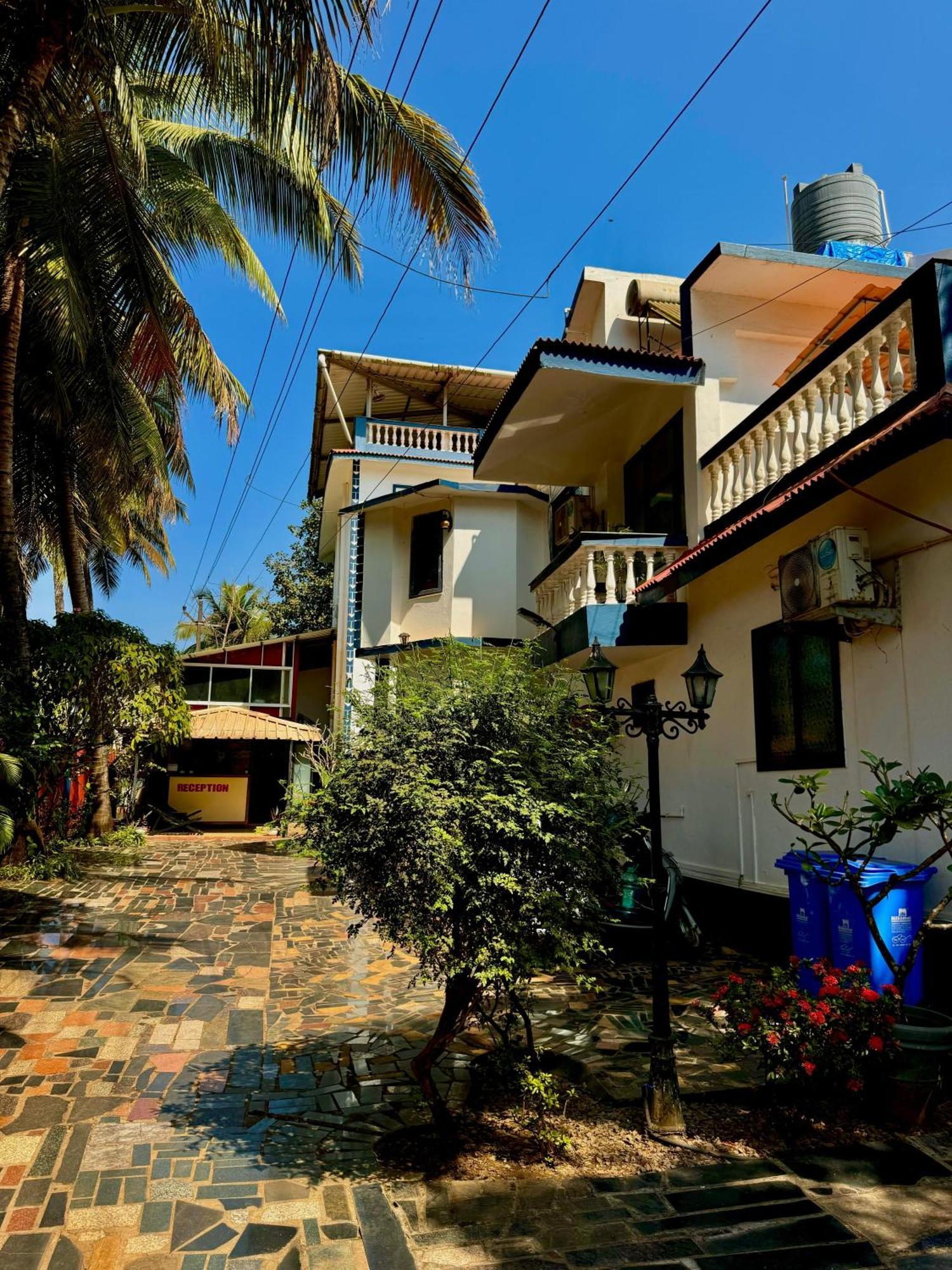 1Bhk Suites With Kitchen & Pool By Goaround Homes At Vagator Exterior photo