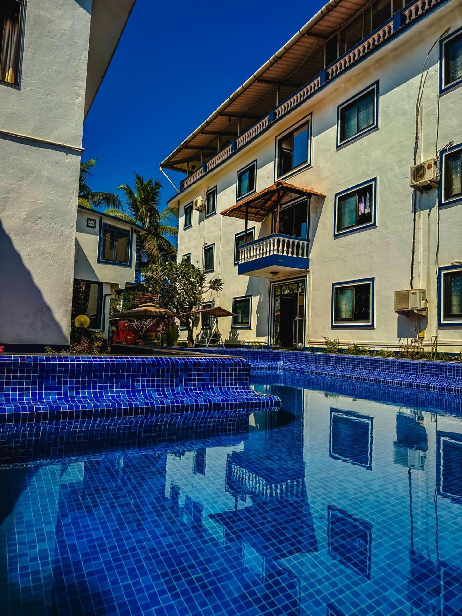 1Bhk Suites With Kitchen & Pool By Goaround Homes At Vagator Exterior photo