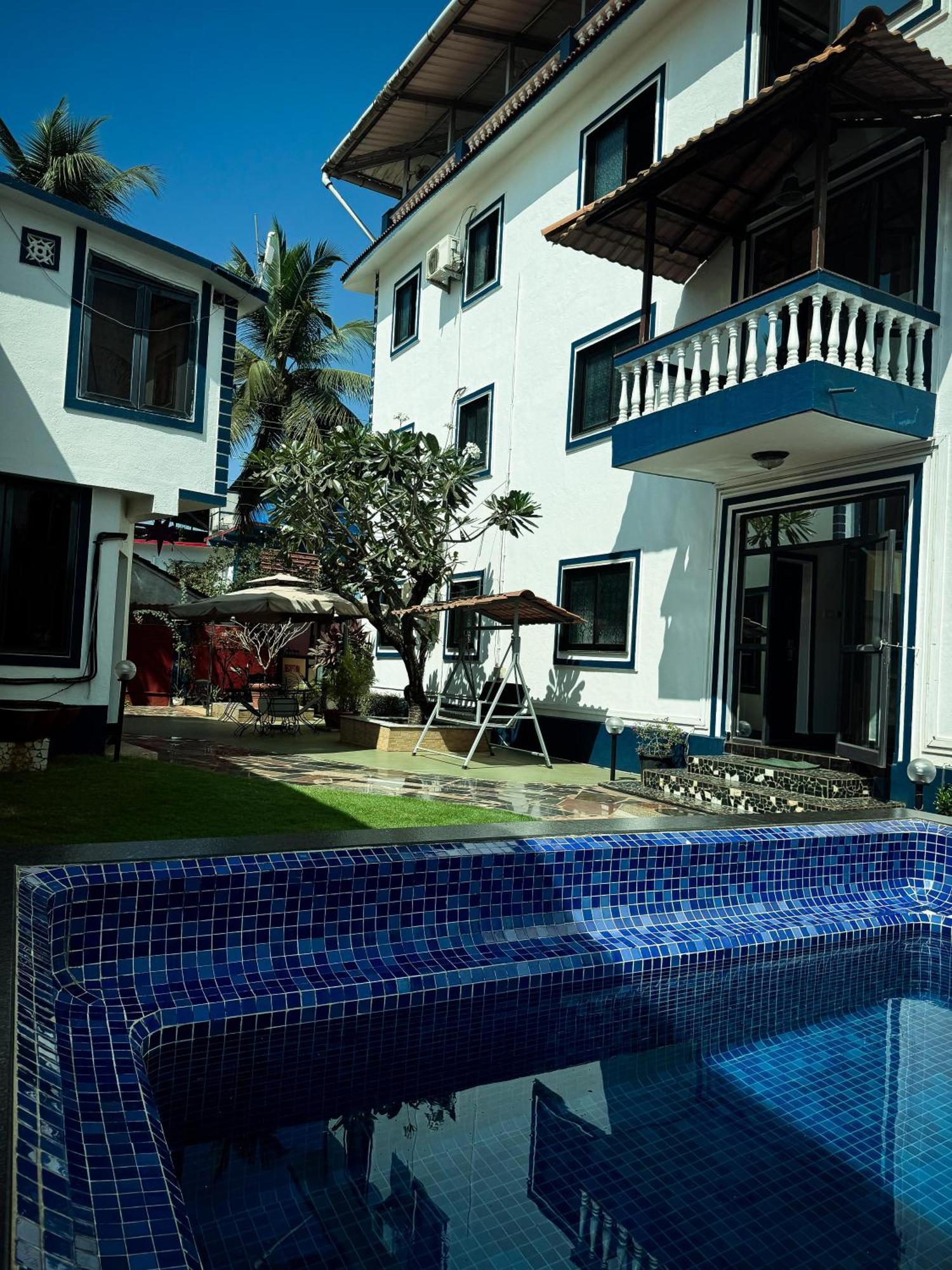 1Bhk Suites With Kitchen & Pool By Goaround Homes At Vagator Exterior photo